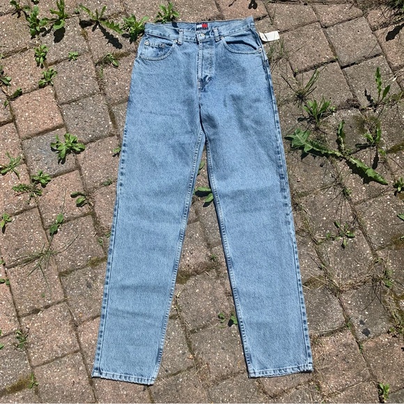 BNWT Vintage Tommy Hilfiger Jeans Relaxed Fit - Picture 2 of 5